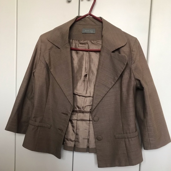 Suiting Jacket 3/4 Sleeve with back detail - Picture 5 of 8